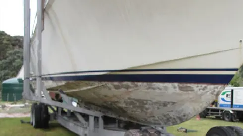 Coque du bateau avant intervention.